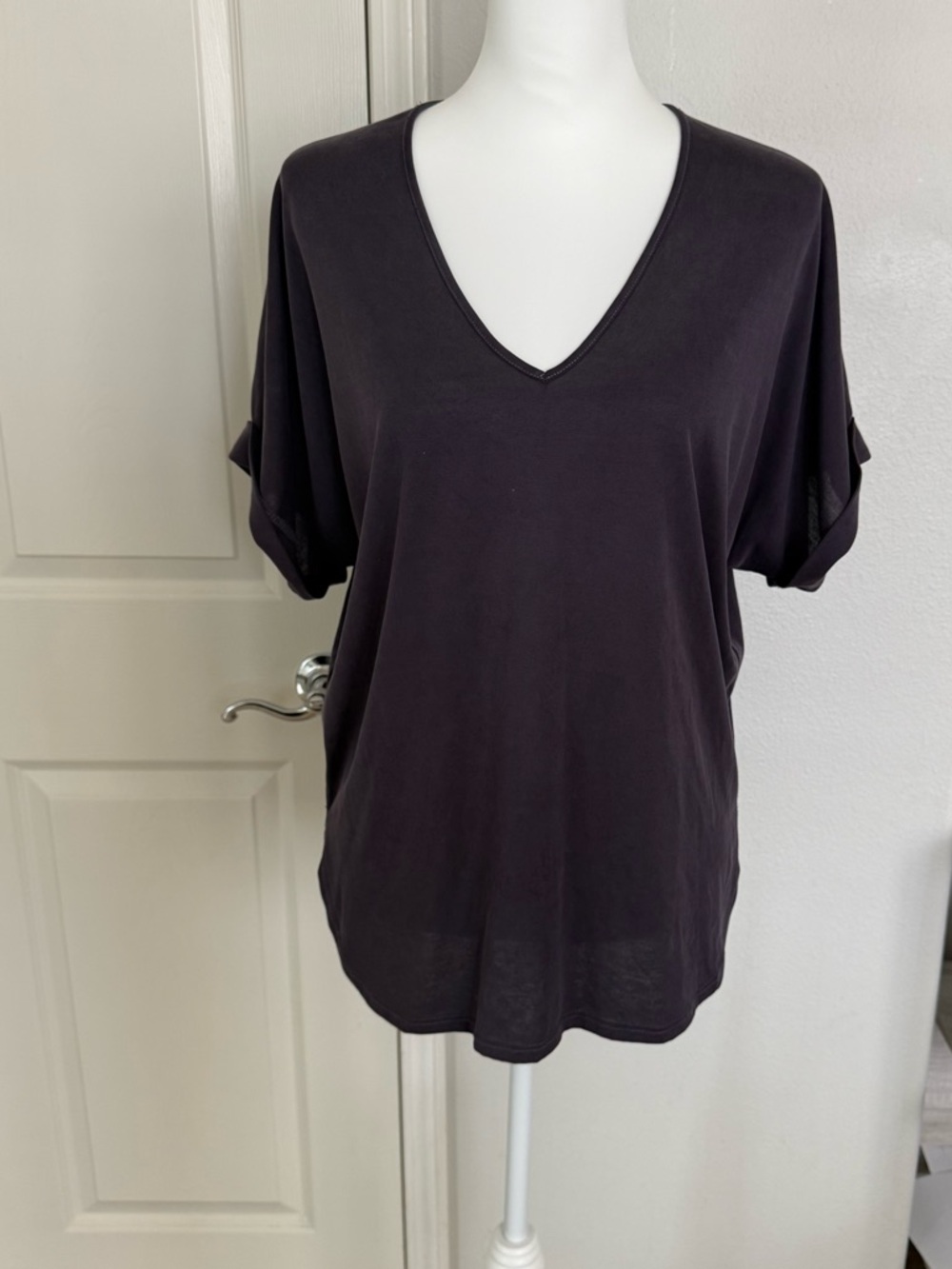 Alya Deep V-Neck Short Sleeve Top in Black